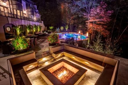 The results are in! Backyards are back and better than ever. Check out these hot backyard design ideas and find out which trends homeowners are clamoring for right now. Recessed Fire Pit, Contemporary Fire Pit, Sunken Fire Pits, Cool Fire Pits, Fire Pit Seating, Fire Pit Designs, Backyard Fire, Fire Pit Backyard, Outdoor Fire