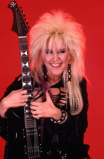 Lita Ford!               http://www.joelgausten.com/2016/03/a-runaway-looks-back-lita-ford-on-her.html Female Rock Stars, 80s Photos, Lita Ford, Heavy Metal Girl, Rocker Girl, 70s Outfits, Female Guitarist, Wallpaper For Iphone, Glam Metal