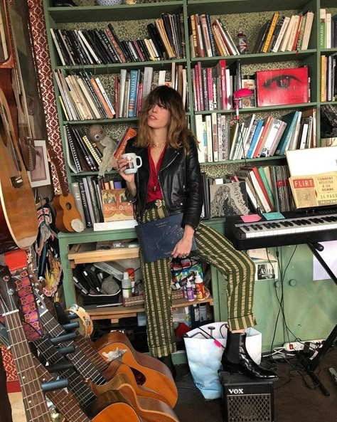 Glam Rock Style, Rock Aesthetic, Lou Doillon, Charlotte Gainsbourg, 70s Inspired Fashion, Estilo Hippie, Look Retro, Rock Outfits, Rocker Style