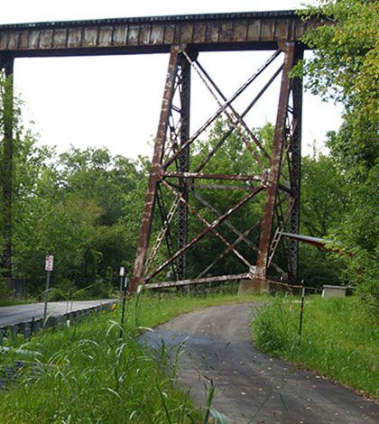 If it's mothman you're hoping to encounter, these things to do in Point Pleasant, WV just might get you closer to the legend. Point Pleasant West Virginia, Diffused Lighting, Eerie Places, Creepy Places, Mysteries Of The World, Unexplained Phenomena, Dark Stories, Spooky Places, Norfolk Southern