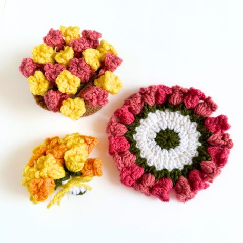 Flower Pot Coasters, Crochet Flower Pot, Bouquet Crochet, Dreamy Flowers, Learn Crochet, Crochet Coasters Free Pattern, Flower Coaster, Crochet Pot, Crochet Placemats