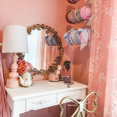 Girl Vanity Ideas Kids, Kid Vanity Ideas Girl Rooms, Kids Vanity Diy Girls Bedroom, Girls Vanity Ideas Kids, Toddler Vanity, Girls Vanity, Diy Girls Bedroom, Girl Desk, Big Girl Bedrooms