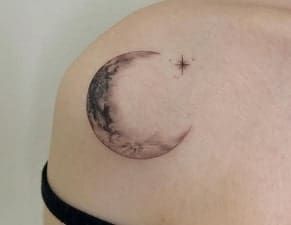 Crescent Moon Tattoo Idea4 Waxing And Waning Moon Tattoo, Realistic Crescent Moon Tattoo, Moon Shoulder Cap Tattoo, Large Moon Tattoo, Moonbeam Tattoo, Waxing Crescent Moon Tattoo, Waning Crescent Moon Tattoo, Crescent Moon Tattoo Meaning, Realistic Moon Tattoo