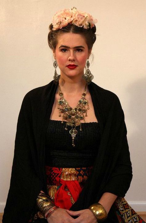 10 More Vintage Inspired Halloween Costumes | The Glamorous Housewife Freida Kahlo, Frida Kahlo Style, Dress Sketch, Printed Silk Skirt, Betsey Johnson Dress, Mexican Fashion, Flowers In Her Hair, Homemade Halloween, Fantasias Halloween