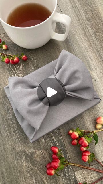 Gift Wrapping Ideas With Fabric, Library Gift Ideas, Reusable Fabric Gift Wrap, Fabric Gift Wrap Christmas, How To Wrap Glasses As A Gift, Fabric Present Wrapping, Gift Wrap With Fabric, Rectangle Box Gift Wrapping Ideas, Gift Wrapping With Fabric