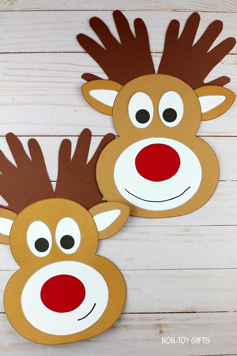 Handprint Reindeer Craft For Kids [Printable Template] - An easy handprint reindeer craft for preschoolers, kindergartners and older kids. Use paper and our template. #paperreindeercraft #handprintreindeercraft #handprintChristmascrafts #Christmashandprintcraft Reindeer Craft For Kids, Raindeer Crafts, Handprint Reindeer, Reindeer Printable, Reindeer Handprint, Christmas Handprint Crafts, Creative Christmas Crafts, Handprint Christmas, Reindeer Craft