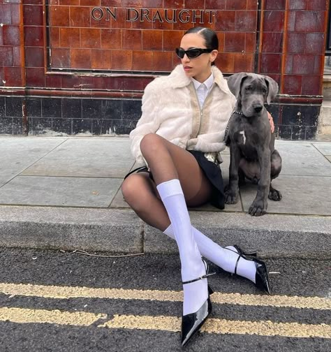 Knee High Socks With Heels, Sheer Knee High Socks Outfit, Socks And Heels Street Style, Knee High Stockings Outfit, Knee High Socks Outfit Aesthetic, Heels With Socks Outfit, White Socks Outfit, Knee Socks Outfits, Thigh High Socks Outfit