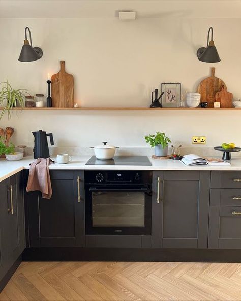 Kitchen Open Shelf, Lighting Shelves, Floating Shelf Kitchen, Wooden Shelves Kitchen, Wood Shelves Kitchen, Open Shelving Kitchen, Howdens Kitchens, Floating Kitchen Shelves, Shelving Kitchen