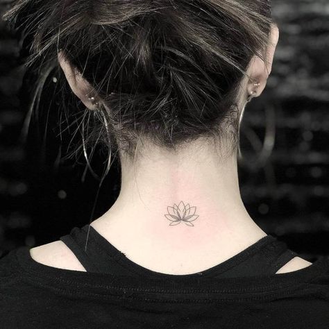 Back Tattoos for Women That Looks Stunning & Eye Catching Lotus Flower Back Neck Tattoo, Lotus Flower Tattoo On Back Of Neck, Sassy Tattoos, Behind The Neck Tattoos, Neck Tattoo Women, Romantic Updos, Beautiful Back Tattoos, Small Lotus Flower Tattoo, Small Lotus Tattoo