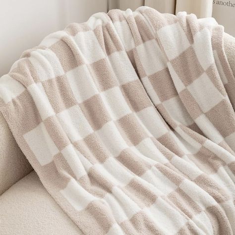 Beige Knitted Throw Blanket, Blankets Aesthetic, Checkered Throw Blanket, Checkered Blanket, Burr Basket, Chunky Yarn Blanket, Magnolia House, Checkered Decor, Yarn Blanket