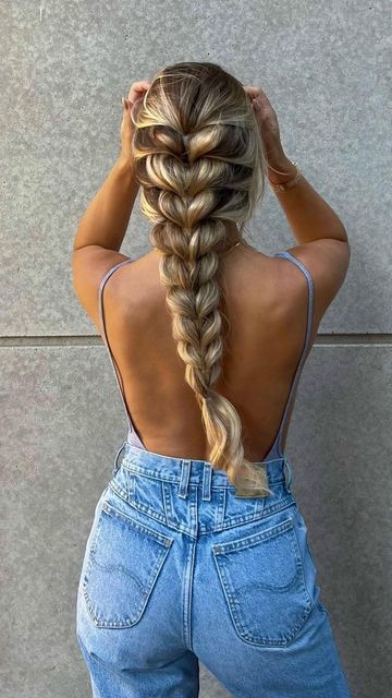 Luxy Hair Extensions on Instagram: "HAIR HACK ALERT 🚨 @roralovestrand shows us her secret trick on how to get a VOLUMINOUS braid ✨ #hairhack #hairtips #voluminoushair #braids #hairstyles #braid" Hair Styles For Long Extensions, Hairstyle Aesthetic, Long Hair Braided Hairstyles, Luxy Hair Extensions, Luxy Hair, Voluminous Hair, Hair Stylies, Work Hairstyles, Penteado Cabelo Curto