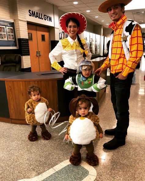 25 Cute and Creative Halloween Costume Ideas for Twins | Parenting Questions | Mamas Uncut Baby Twin Halloween Costumes, Matching Family Halloween Costumes, Disney Family Costumes, Family Themed Halloween Costumes, Sibling Halloween Costumes, Twin Costumes, Twin Halloween, Twin Halloween Costumes, Themed Halloween Costumes