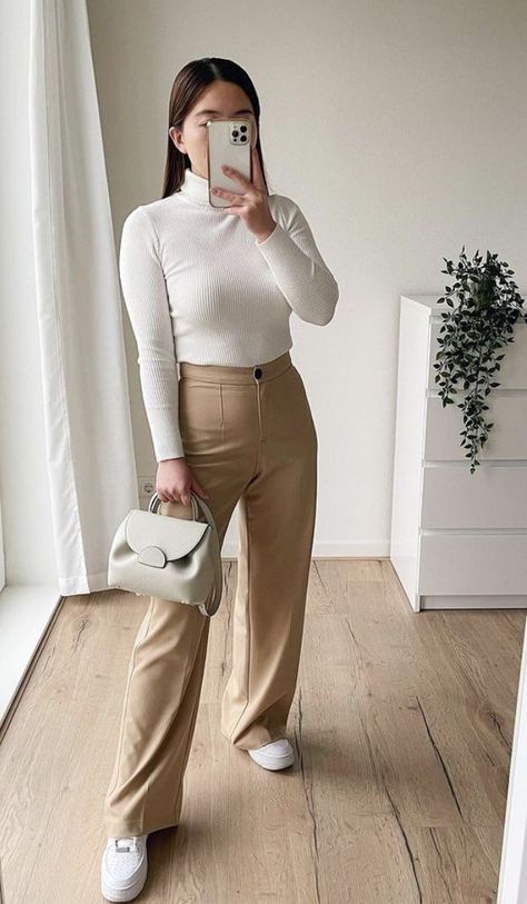 Beige Pants Winter Outfit, Outfit Formal Mujer, Outing Outfit, Mode Zara, Fashion Top Outfits, Causal Outfits, Woman Suit Fashion, Classy Work Outfits, Stylish Work Outfits