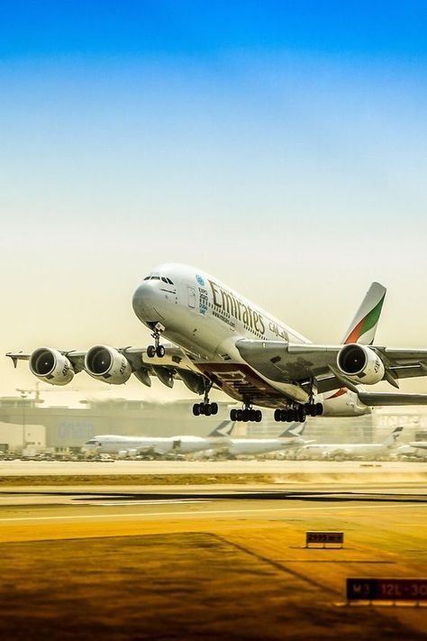 Flight Take Off Images, Airbus A380 Emirates, A380 Airbus, A380 Emirates, Jets Privés De Luxe, Emirates Airbus, Invitation Business, A 380, Emirates A380