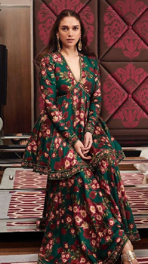 Gharara Pants, Aditi Rao Hydari, Aditi Rao, Indian Dresses Traditional, Traditional Indian Outfits, Dress Design Patterns, Kurti Designs Party Wear, Designer Dresses Casual, Stylish Party Dresses