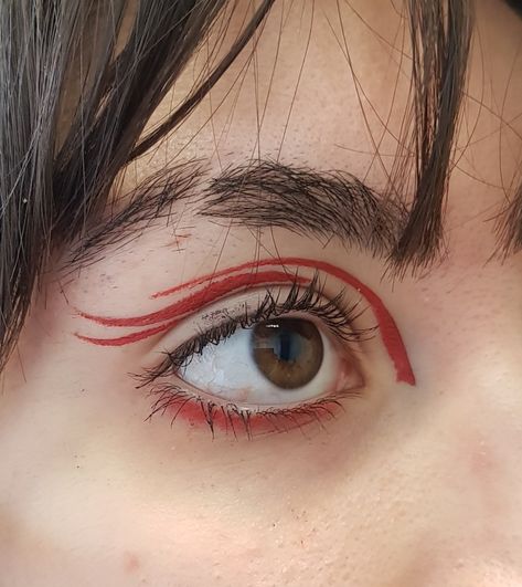 graphic red eyeliner Graphic Eyeliner Red And Black, Red And White Eyeliner, Red Eyeliner Aesthetic, Black And Red Eyeliner, Red Eyeliner Looks, Funky Eyeliner, Red Graphic Liner, Eyeliner Under Eye, Beabadoobee Concert