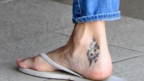 Gisele changes tattoo as rumours swirl Gisele Bundchen Tattoo, Celestial Tattoos, Celestial Tattoo, Bridget Moynahan, Gisele B, John Edwards, Divorce Lawyers, Gisele Bündchen, New Tattoo