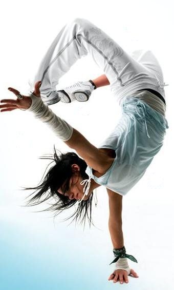 capoeira Sofia Boutella, Action Pose Reference, People Poses, Anatomy Poses, Female Pose Reference, Human Reference, Body Reference Poses, Human Poses Reference, Figure Poses