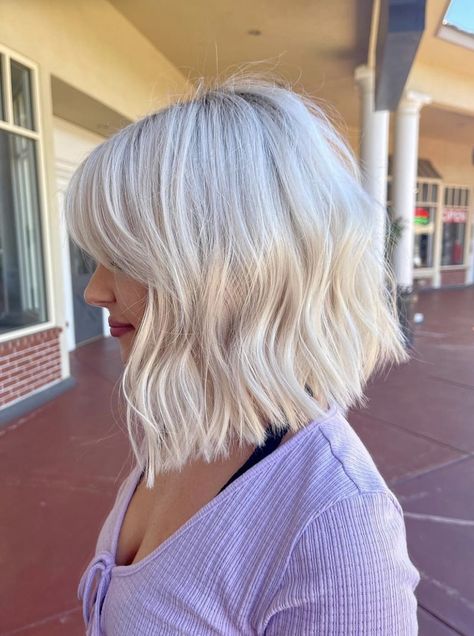 Summer hair style Platinum Blonde Bob With Curtain Bangs, White Blonde Bob With Fringe, Icy Blonde Bob With Bangs, Bleach Blonde Bob With Bangs, Blonde Bob With Curtain Bangs, Icy Blonde Bob, Blonde Hair Wedding, Bleach Blonde Bob, White Blonde Bob