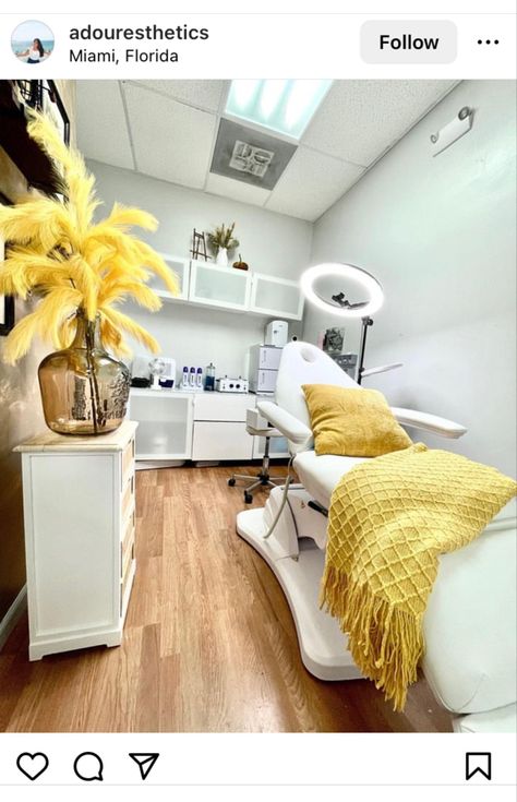 Yellow Esthetician Room, Yellow Esthetics, Iv Spa, Boho Salon Suite, Esthetician Ideas, Interior Design Yellow, Lash Room Ideas, Lash Room Decor, Esthetician Room Decor