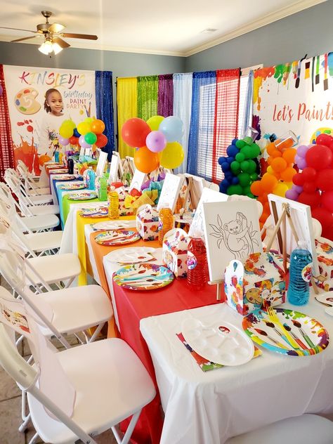 Drawing Theme Birthday Party, Paint Party Theme Ideas, Paint Birthday Theme, 3rd Birthday Paint Party, Art Party Table Set Up, Paint Party Decorations For Kids, Art Party Balloon Arch, Small Backyard Party Set Up Birthday, Paint Party Set Up