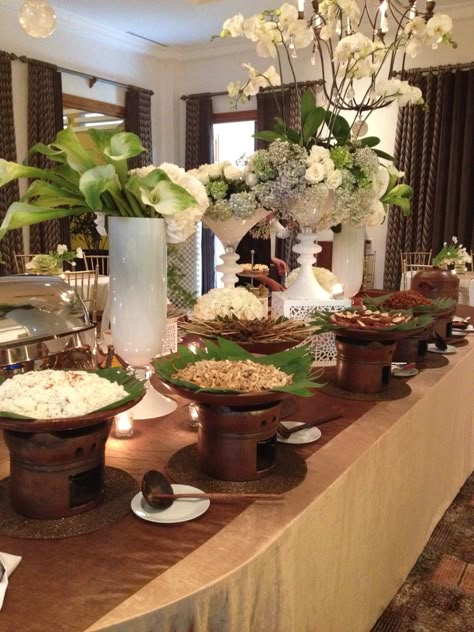 Indonesian buffet spread Balinese Buffet Table, Filipino Buffet Set Up, African Buffet Table Ideas, Filipino Wedding Buffet, Filipino Food Wedding Buffet, Filipino Buffet Table Set Up At Home, Catering Decorations Buffet Tables, Buffet Set Up Ideas Display Catering, Asian Buffet Table Ideas