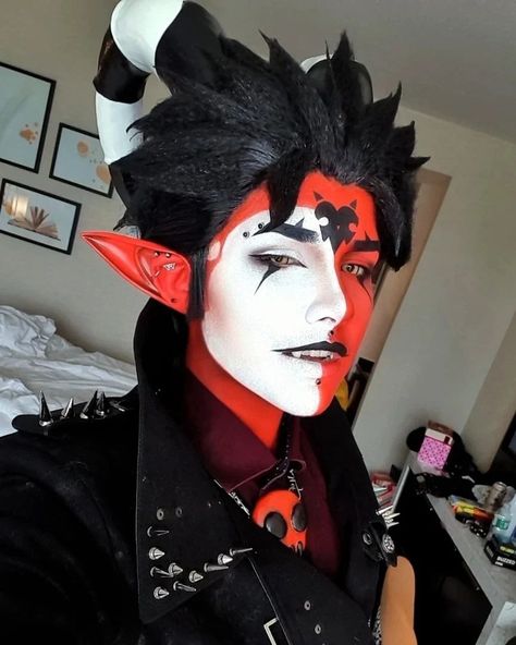 Blitzy cosplay • Instagram Demon Horns Cosplay, Blitzo Cosplay, Fizzarolli Cosplay, Stolas Cosplay, Cool Cosplay, Cosplay Halloween, Cool Cosplays, Hazbin Hotel Cosplay, Helluva Boss Cosplay