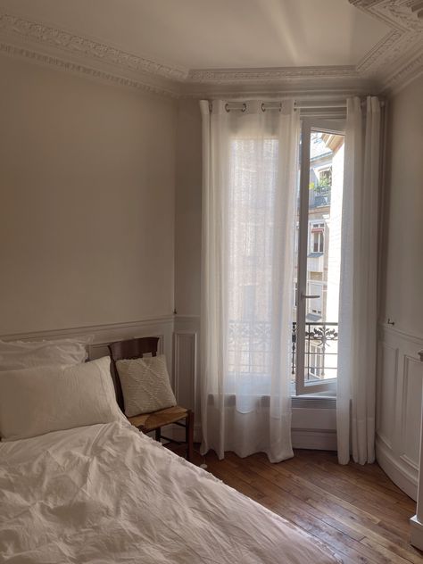 Paris morning, paris life, my apartment, interior design, paris apatment, parisian life Small Paris Apartment, Paris Morning, Paris Life, Parisian Life, 아파트 인테리어, My Apartment, Redecorate Bedroom, Paris Apartments, Apartment Interior Design