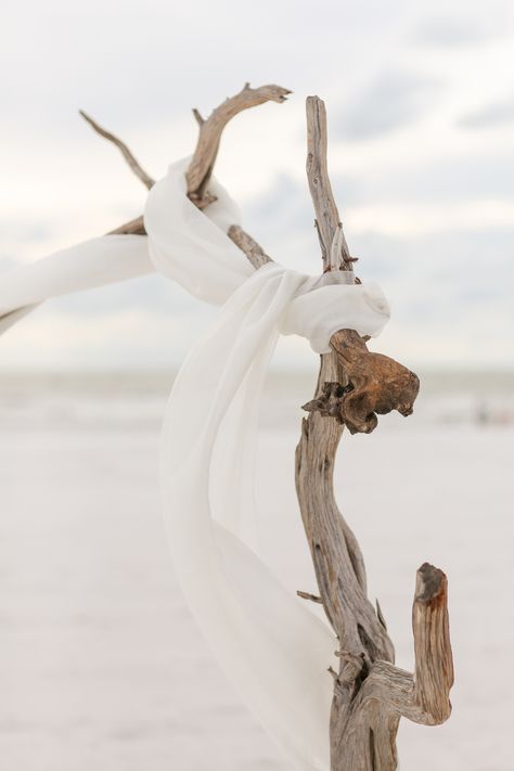 Beach Wedding Ceremony Decor, Siren Wedding, Minimal Beach Wedding, Beach Hotel Wedding, Waterfront Wedding Ceremony, Travel Inspired Wedding, Clearwater Beach Wedding, Beach Wedding Arch, Travel Inspired Decor