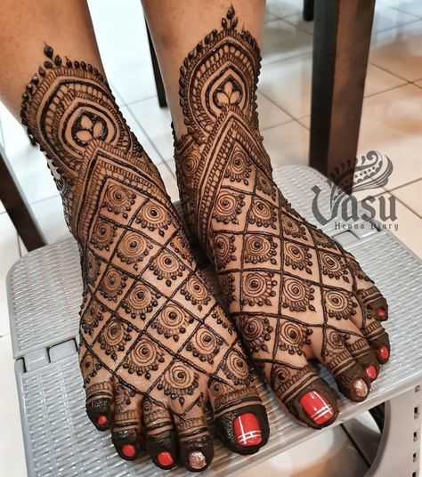 Leg Mehendi Design Easy, Pairo Me Mehndi, Mehendi Designs For Legs Bridal, Pag Mehndi Designs, Leg Mehendi Design Bridal Mehndi, Bride Leg Mehendi Design, Bridle Mehndi Design, Bridal Leg Mehendi Designs, Feet Mehandi