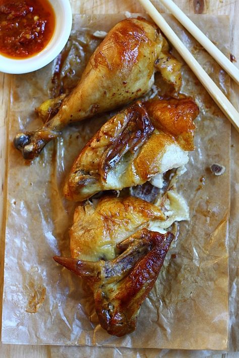 Juicy and delicious chopped roasted chicken in pieces. Posh Recipes, Masakan Malaysia, Chicken Chinese, Chicken Roasted, Authentic Chinese Recipes, Easy Chinese Recipes, Chinese Chicken, Roast Chicken Recipes, Duck Recipes