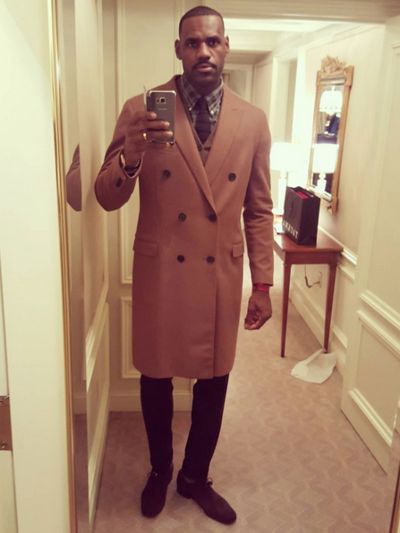 LeBron James Takes Topcoat Selfie, Internet Goes Nuts | GQ Lebron James Funny Face, Lebron James Meme, Lebron James Instagram, Lebron James Funny, James Meme, Snap Selfie, King Lebron James, King Lebron, Cool Coats