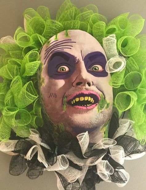 Beetlejuice Wreath, Beetlejuice Halloween, Wicked Witch Of The West, Diy Halloween Wreath, Beetle Juice, Beetlejuice Beetlejuice, Spooky Halloween Decorations, Scary Costumes, Scary Halloween Decorations