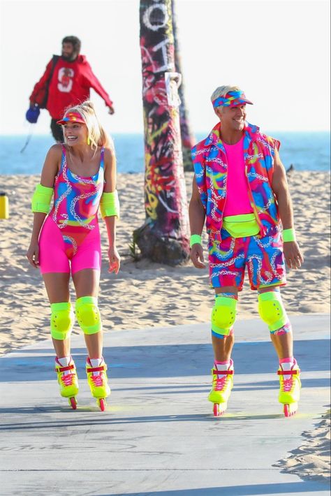 Margot Robbie And Ryan Gosling, 80s Illustration, Skate Outfit, Barbie Film, Roller Skating Outfits, Barbie Halloween Costume, Margot Robbie Harley Quinn, Wild Outfits, Hot Halloween Outfits