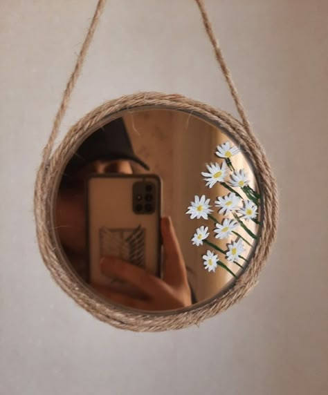 3 Small Mirrors On Wall Ideas, Small Painted Mirrors Aesthetic, Mirror Painting Easy, Small Mirror Painting, Diy Aesthetic Mirror, Aesthetic Mirror Diy, Painted Mirror Aesthetic, Mirror Painting Ideas Easy, Aesthetic Mirror Decor