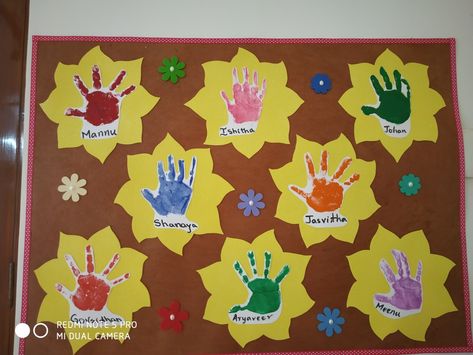 Palm Printing Activity For Kids, Yarn Crafts For Kids, Hand Palm, Activity For Kids, Palm Print, Kids Hands, Monthly Planner, Yarn Crafts, School Activities