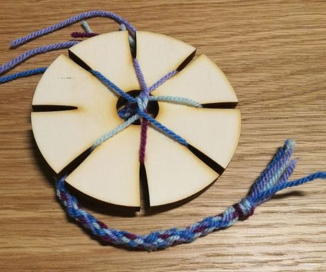 Viking Braids - Make a Trollen Wheel Vikings For Kids, Viking Crafts, Craft For Children, Medieval Fair, Medieval Crafts, Viking Braids, Lucet, Viking Knit, Popular Crafts