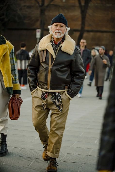 Best street style: Pitti Uomo AW20 | British GQ Aviator Outfit Men, Aviator Jacket Outfit Men, Pitti Uomo Street Style, Gq Fashion, Pilot Jacket, Best Dressed Man, Aviator Jacket, Sheepskin Jacket, Women's Shoes Accessories