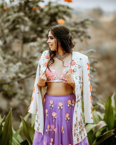 #Trending: Lehengas With Blazers Is A New Rage & Just In Time For Winter Weddings Of 2020 Lehenga Floral, Indian Fashion Bloggers, Indian Designs, Floral Lehenga, Lehenga Blouse Designs, Celebrity Closet, Red Lehenga, Coordinating Outfits, Nose Pin