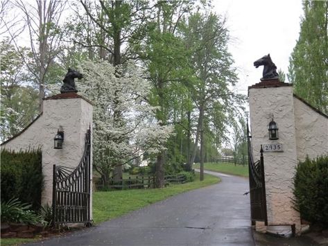 Dream Barn Stables, Farm Entrance, Ranch Gates, Horse Barn Ideas Stables, Horse Barn Designs, Dream Horse Barns, Dream Stables, Horse Facility, Horse Barn Ideas