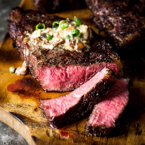 Crusted Steak, Best Grilled Steak, Steak Temperature, Soup Gifts, Cowboy Steak, Easy Steak Recipes, Easy Steak, Grilled Steak Recipes, Perfect Steak