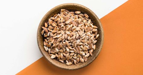 How Healthy Is Farro, Really? High Fiber Snacks, Fiber Snacks, Nutrition And Health, Healthy Food Habits, Healthy Grains, Healthy Choice, Fiber Rich Foods, Grain Foods, Fiber Foods