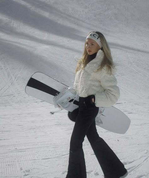 Snowboarding Fits, Ski Outfits For Women, Mode Au Ski, Ski Outfit For Women, Ski Fit, Ski Fits, Snow Fits, Ski Vibes, Ski Trip Outfit