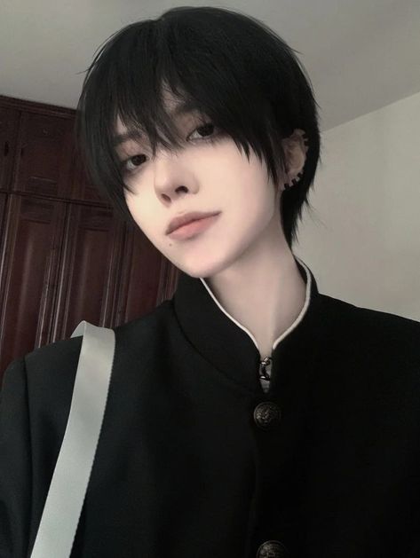 Aesthetic Hair Men, Yoshida Cosplay, Korean Haircut Men, Japanese Haircut, Japanese Short Hair, Korean Men Hairstyle, Korean Haircut, Aesthetic Men, Men Aesthetic