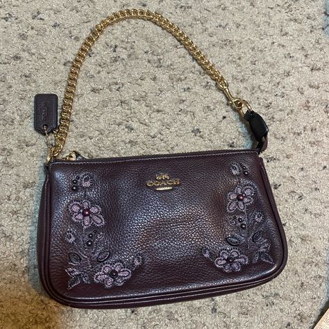 Coach Large Wristlet 19 In Natural Refined Leather With Floral Embroidery Coach F11882 Details Natural Refined Leather Two Credit Card Slots Inside Multifunction Pocket Zip-Top Closure, Fabric Lining Strap With Clip To Form A Wrist Strap Or Attach To The Inside Of A Bag 7 1/2" (L) X 4 1/2" (H) X 2" (W) Coach Floral Bag, Coach Cary Crossbody Bag, Bread Holder, Coach Floral, Dream Bags, Vintage Coach Bags, Jewelry Accessories Ideas, Luxury Purses, Fancy Bags