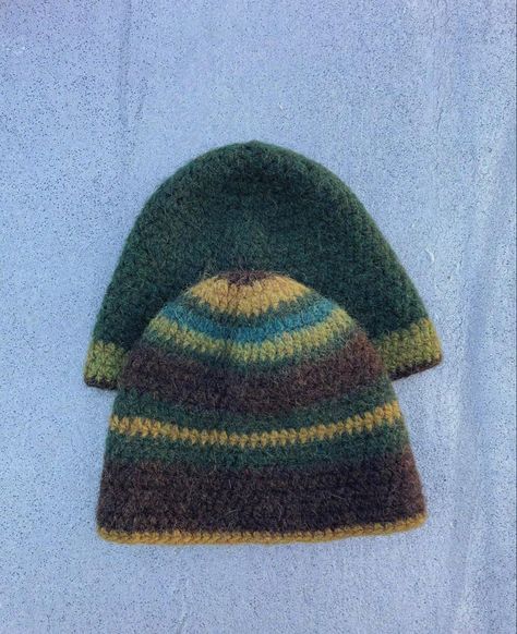 Crochet Hat Multicolor, Beanie Crochet Ideas, Beanie Designs Ideas, Beginning Knitting Projects, 90s Beanie, Beanie Diy, Woolly Hat, Knitting Beanie, Knit Beanies