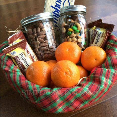 Cabin Welcome Basket, Guest Room Snacks, Christmas Guest Basket, Guest Room Snack Basket, Guest Bedroom Welcome Basket, Guest Supplies, Airbnb Welcome Basket, Christmas Guest Bedroom, Hospitality Baskets