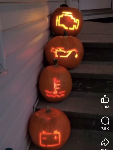 Anarchist Propaganda, Scary Halloween Pumpkins, Scary Pumpkin Carving, Witty Jokes, Samhain Halloween, Twitter Funny, Scary Pumpkin, Very Scary, Joke Of The Day