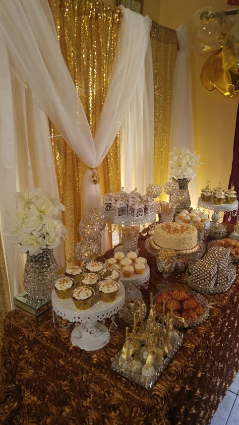 18th Birthday Gold Theme, Brown And Gold Sweet 16, Gold Sweet Sixteen Dresses, Golden Hour Hoco Theme, Sweet 16 Party Ideas Themes Fall, White And Gold Bday Decor, Golden Birthday Party Theme, Sweet 16 Decorations Gold, Golden Birthday Decoration Ideas