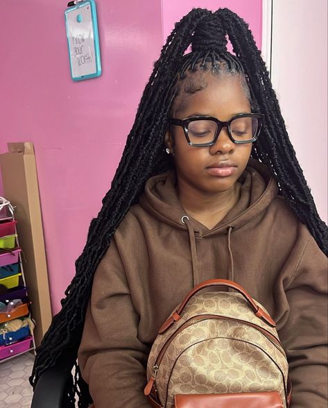 Maya Wilkes Outfits Girlfriends, Half Up Half Down Soft Locs, Softlocs Hairstyle Updo, Extra Small Soft Locs, Soft Loc Style Ideas, Soft Loc Hairstyles For Black Women, Cute Soft Locs, Hairstyles With Soft Locs, Styling Soft Locs Black Women